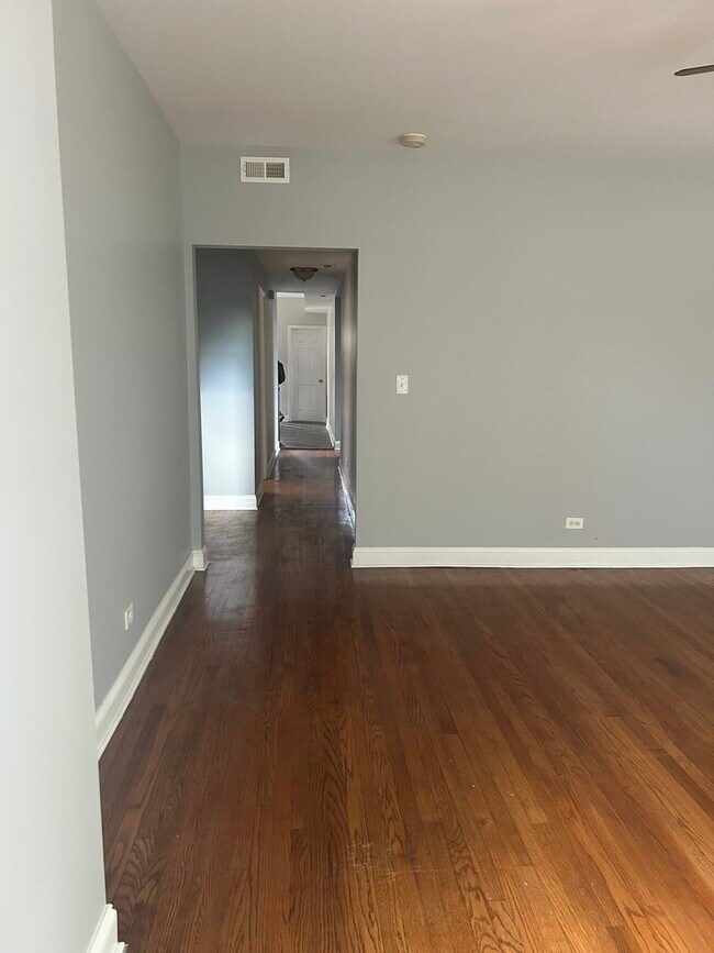 Foto del edificio - 8415 S Ingleside Ave