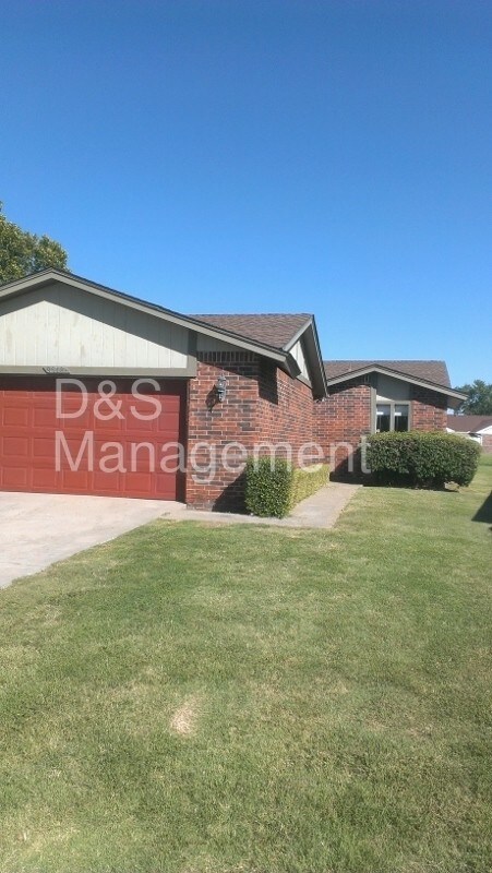 Primary Photo - 9512 S Shartel Ave