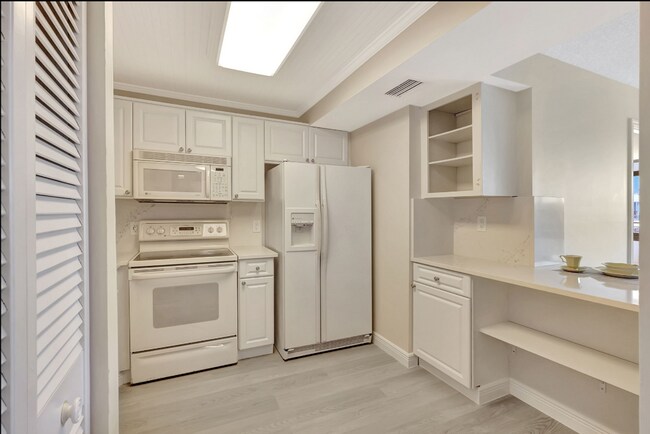 Building Photo - NEW RENOVATED SUNTIDE A BEACH CONDO