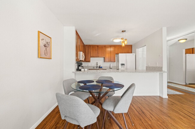 Foto del edificio - 3030 Suncrest Dr