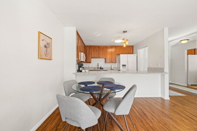 Building Photo - 3030 Suncrest Dr