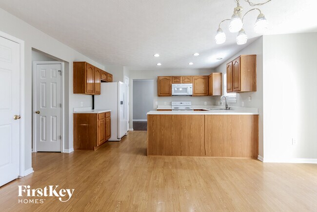 Building Photo - 8630 Rapp Dr