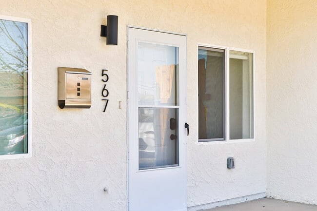 Building Photo - 567 Madrona St