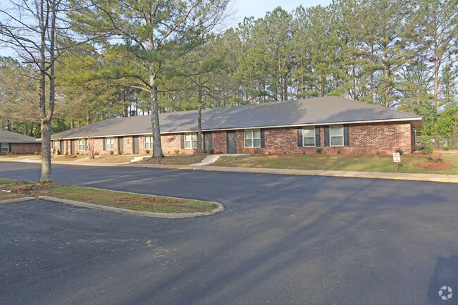 Hallmark Apartments In Talladega Al