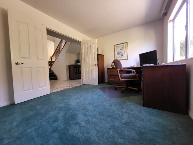 Building Photo - 21714 Agajanian Ln