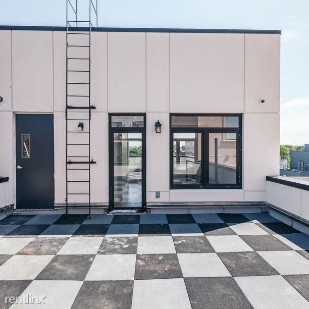 Building Photo - 825 Monroe St