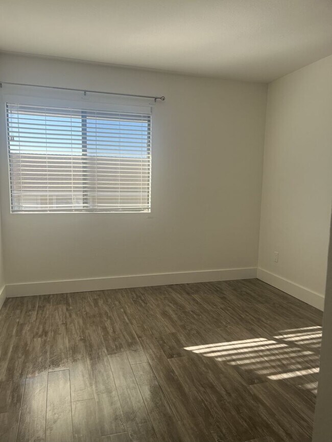 Foto del edificio - Available Now!  2-Bedroom, 1.5 Bath Condo with Attached Garage