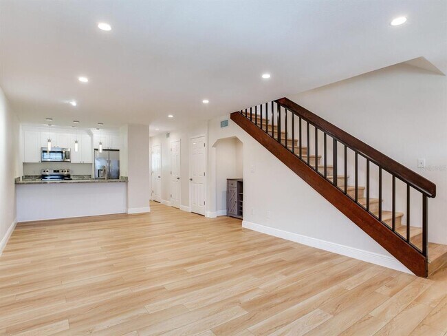 Building Photo - 4827 W McElroy Ave