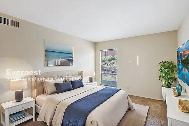 Foto del edificio - 2235 Sedgwick St