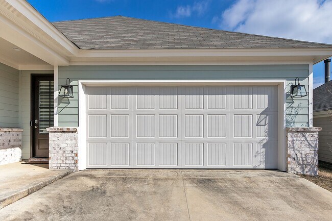 Building Photo - Available 6/01/26 in Woodland Creek