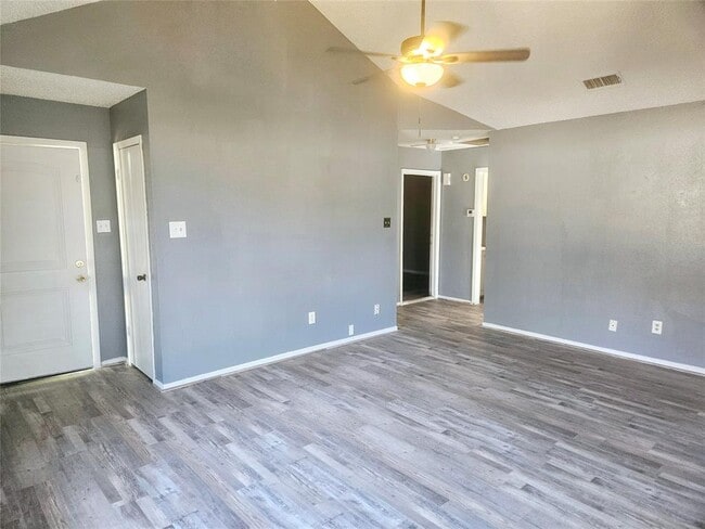 Building Photo - 14138 Clear Forest Dr