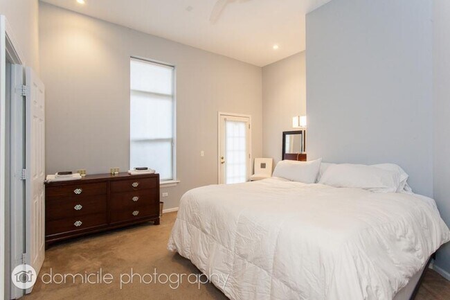 Foto del edificio - 3 bedroom in Chicago IL 60612