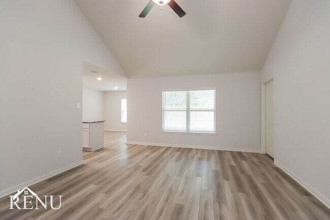Building Photo - 10478 Sweetwater Creek Dr