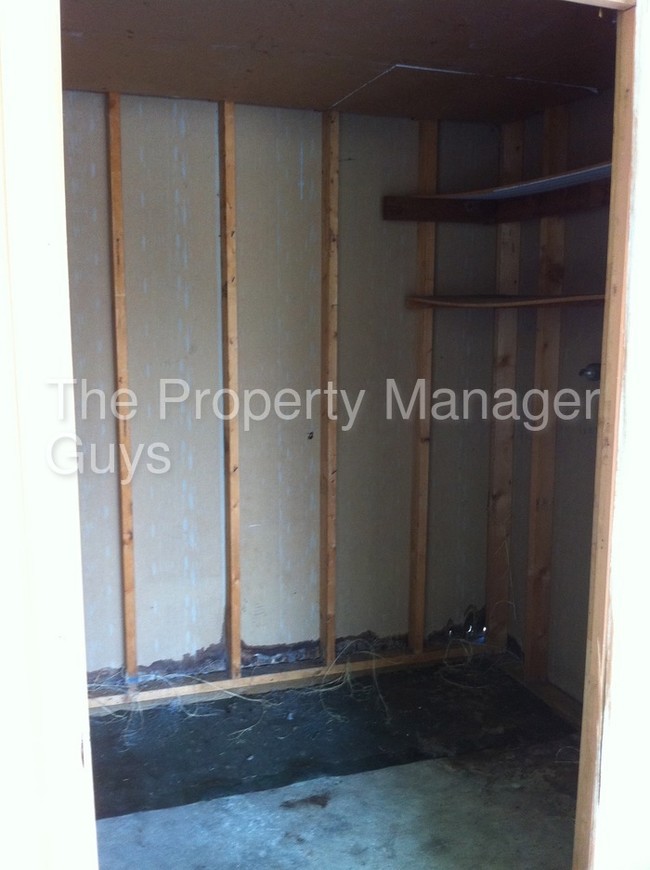 Building Photo - 2386 Lake Helen Osteen Rd