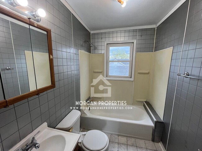 Foto del edificio - 917 E 8th St