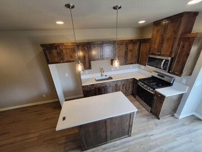 Foto del edificio - 61570 SE Lucia St