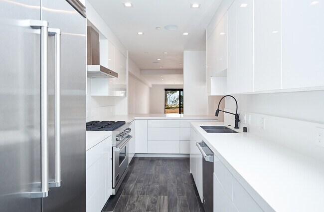 Building Photo - 311 Ocean Ave Ext