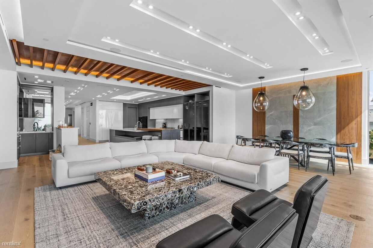 Foto principal - 4 br, 4.5 bath Condo - 1901 S Ocean Blvd U...