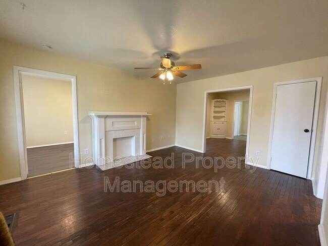 Building Photo - 2141 SW 45th St