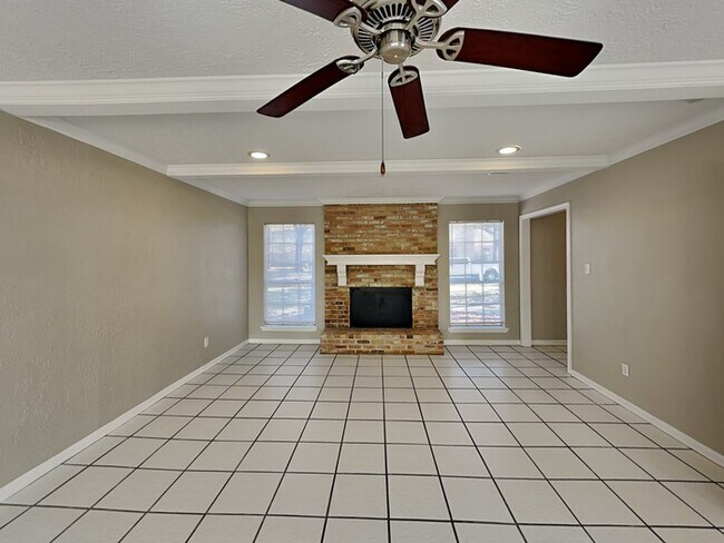 Building Photo - JUST WHAT YOU WERE LOOKING FOR!!!