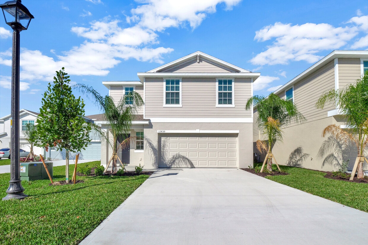Photo - 19624 Fairhill Ct (Lehigh Acres, FL)
