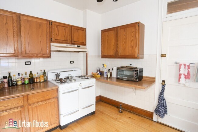 Building Photo - 1408 W Rosemont Ave
