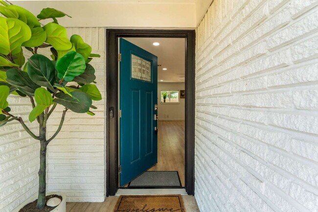 Foto del edificio - Modern Living in South Austin