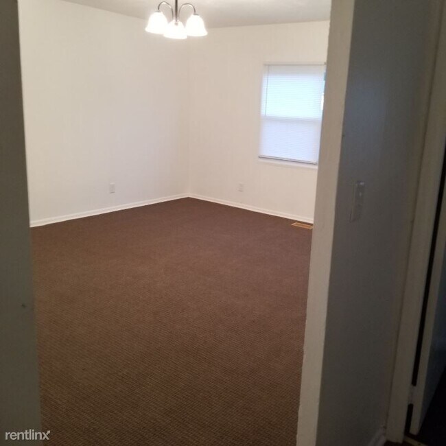 Building Photo - 3 br, 1 bath House - 3868 Strathmore Dr