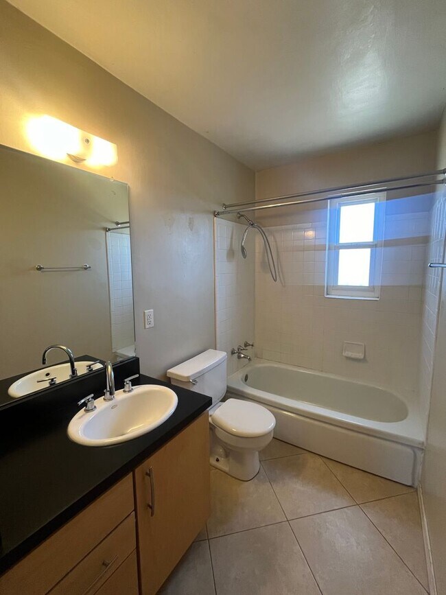 Foto del edificio - Quaint 3 Bedroom 2 Bathroom Home In The NE!
