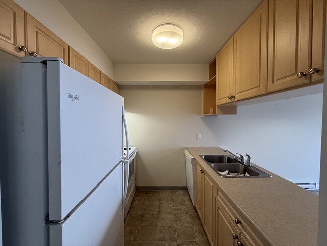 Building Photo - 9280-9280 Mary St