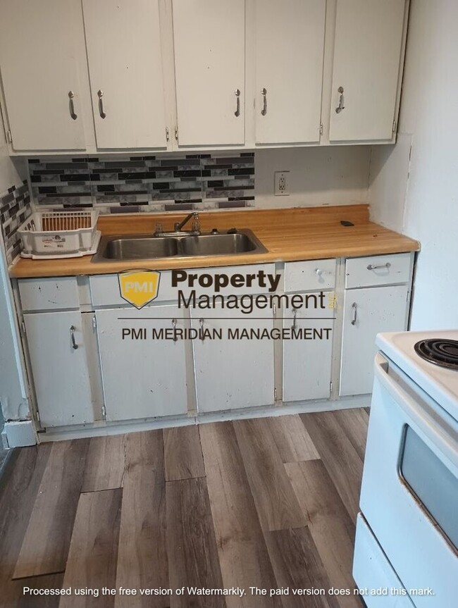Building Photo - Charming 1-Bedroom Home with 820 Sq Ft in ...