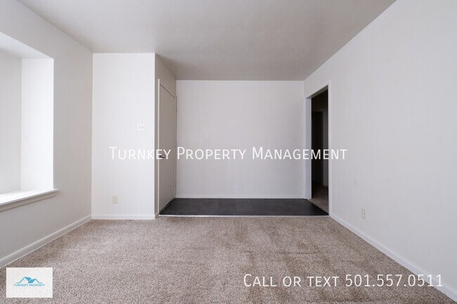 Foto del edificio - Charming 3-Bedroom + Bonus Room Home in Qu...