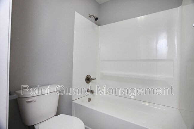 Building Photo - 534 N Dunsworth Ave