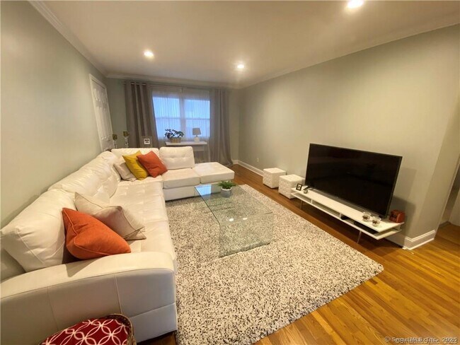 Foto del edificio - 409 Glenbrook Rd
