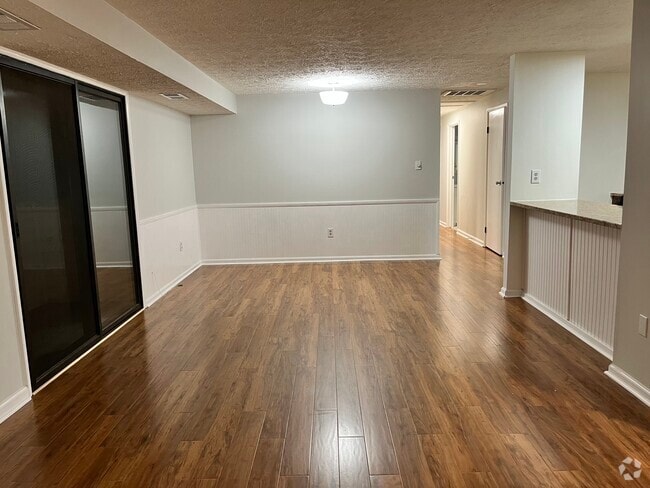 Building Photo - 12411 Hickory Tree Way
