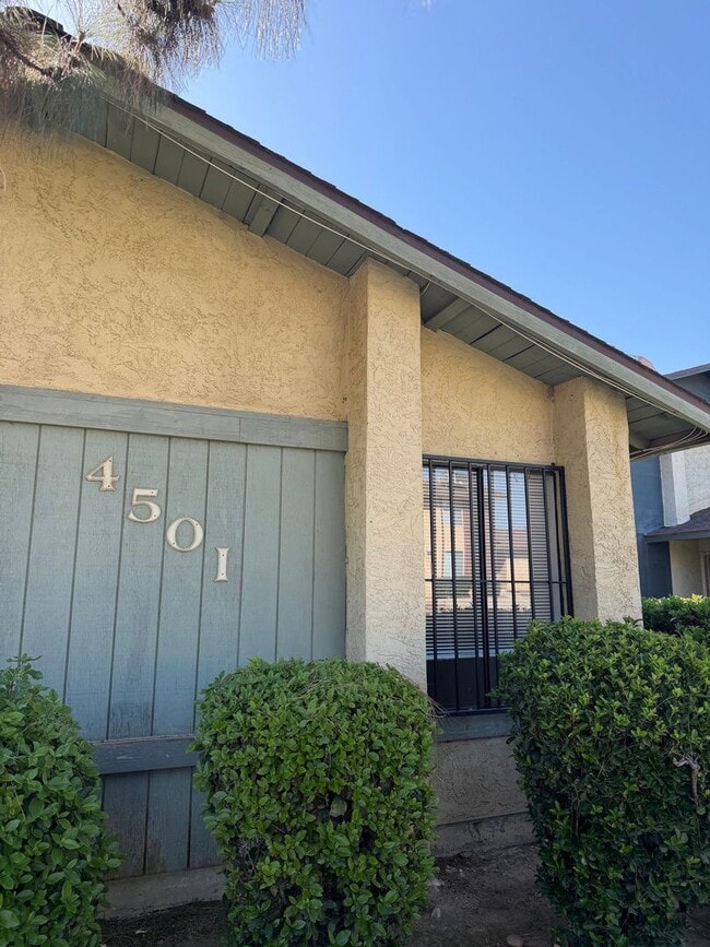 Building Photo - 4501 Isla Verde St