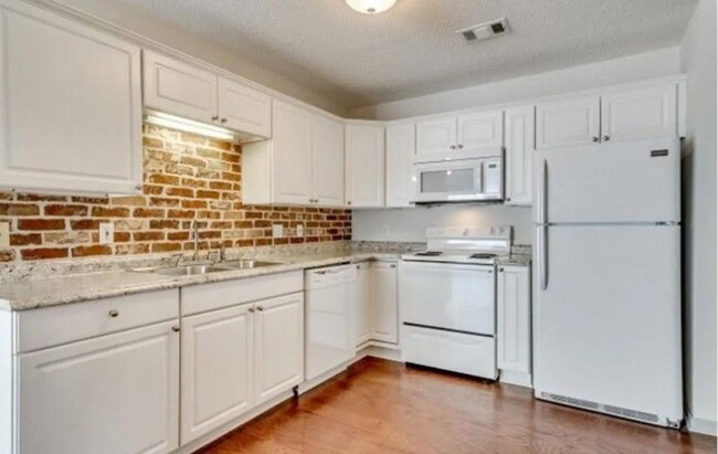 Building Photo - 1105 Mockingbird Ln
