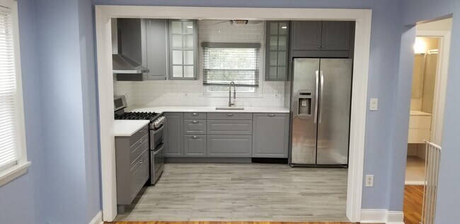 Kitchen - 104 John Pl