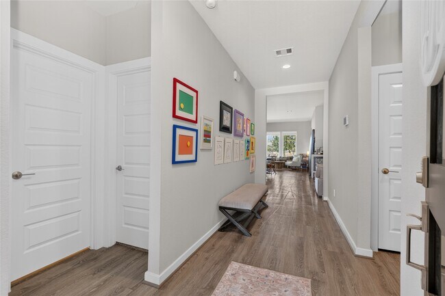 Foto del edificio - 3522 Gore Creek Dr