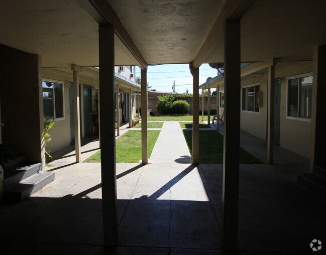 Building Photo - 447 San Marco St