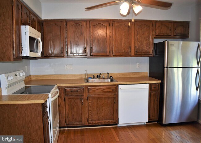 Building Photo - 1002 Windrush Ln