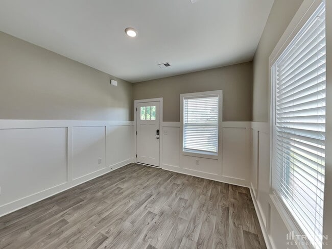 Building Photo - 1021 Crescent Moon Lp