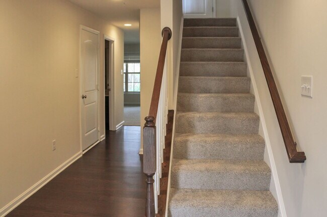 Building Photo - 15200 Lady Lauren Ln