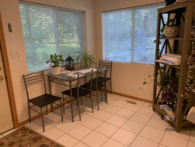 Dining Room - 34175 N Hainesville Rd