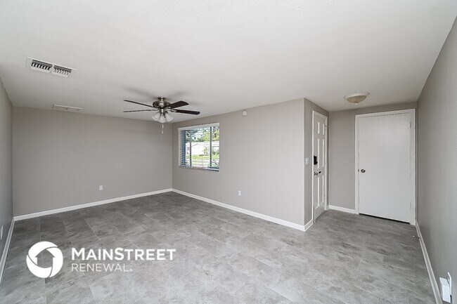 Building Photo - 4010 Stratfield Dr