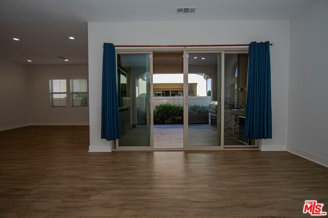 Building Photo - 4730 Flora Park Wy