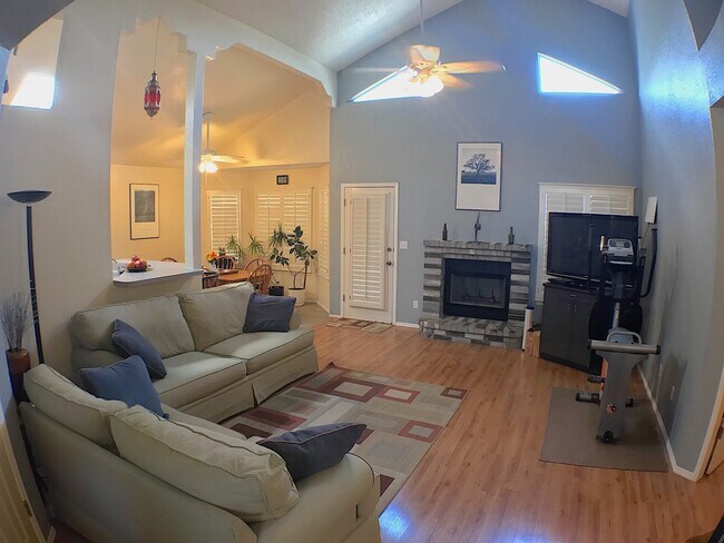 Building Photo - East El Paso 3 bed Refrig A/C