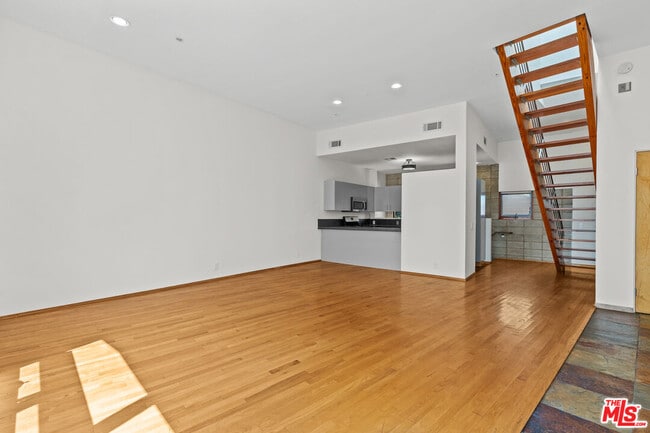Foto del edificio - 343 Rennie Ave