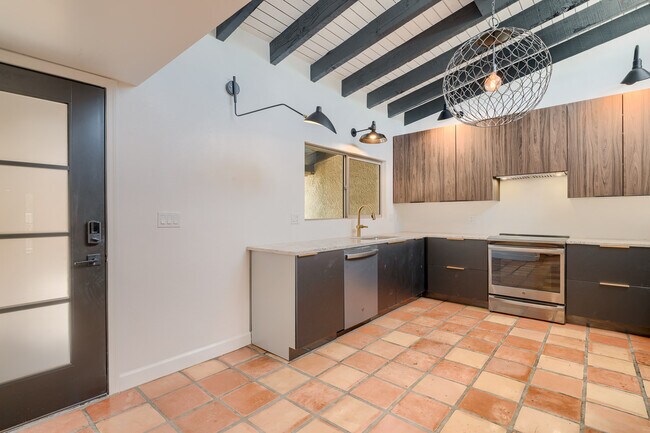 Exposed Beams - 5319 E Beverly Fair Dr