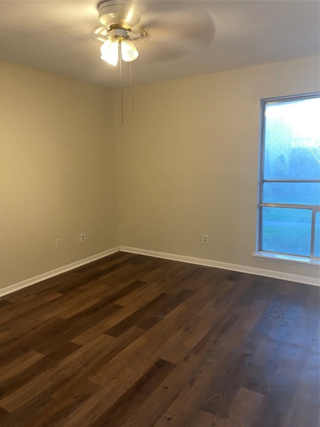 Building Photo - 4809 Oak Hollow St